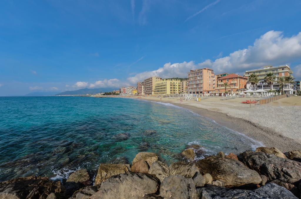 Hotel De La Plage Pietra Ligure Extérieur photo